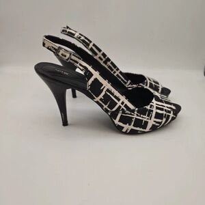 Apt. 9 Women's Chic Black and Cream Heels
